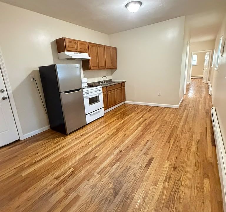 1st image of 428 Ferry St #3F
