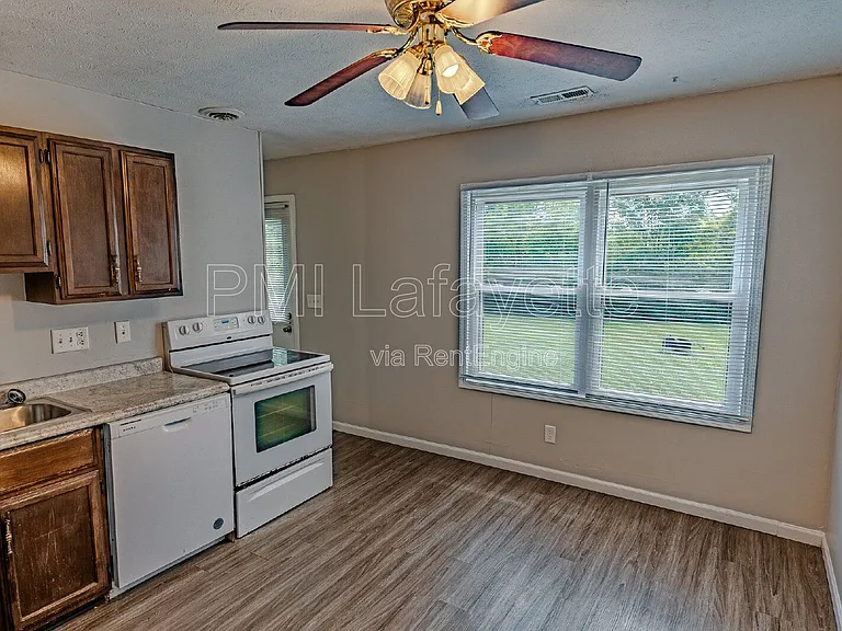 821 Julia Ln — Photo 21