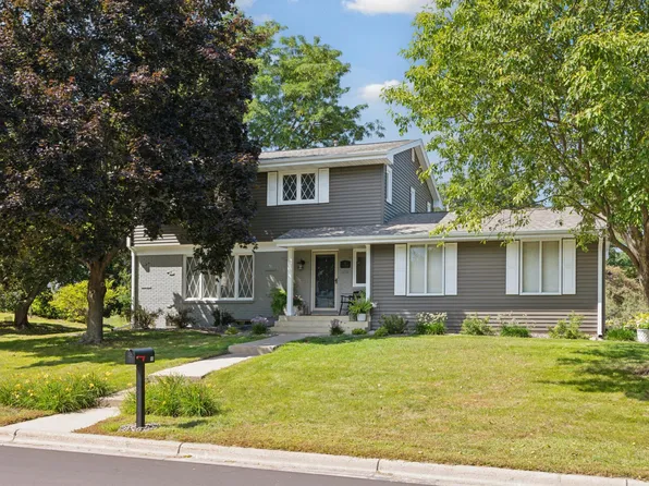10 Western Ter, Golden Valley, MN 55426