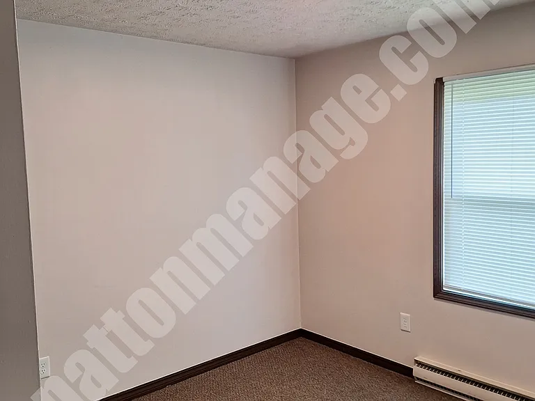 181 Hauser Ct N — Photo 3