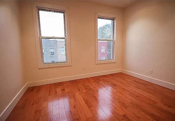 4th image of 273 Driggs Ave APT 1R