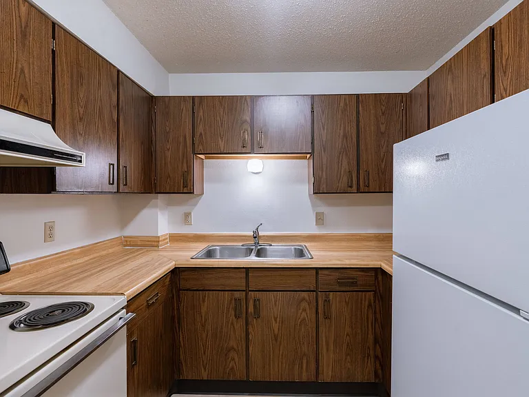 Moorhead, MN South Park Apartments | Kitchen