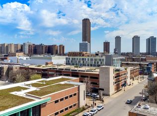 908 W Addison St #G, Chicago, IL 60613