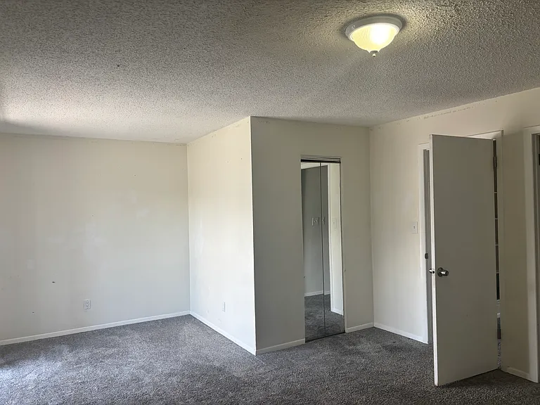 Primary Bedroom - Upper Level