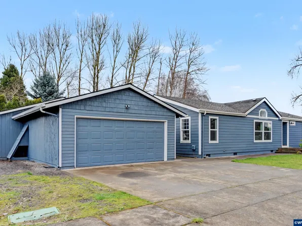 130 N Noble Ave, Stayton, OR 97383