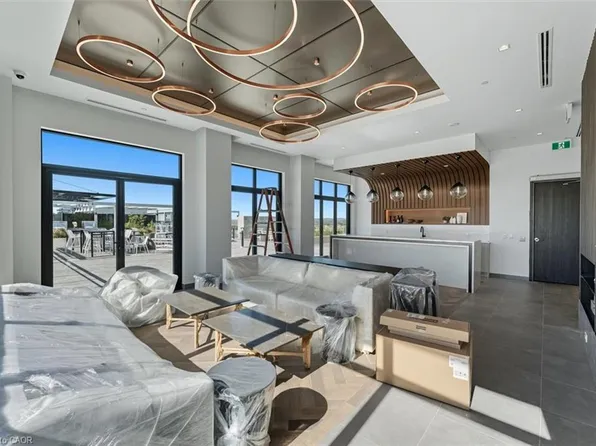 8888 Yonge St #523, Richmond Hill, ON L4C 5V6