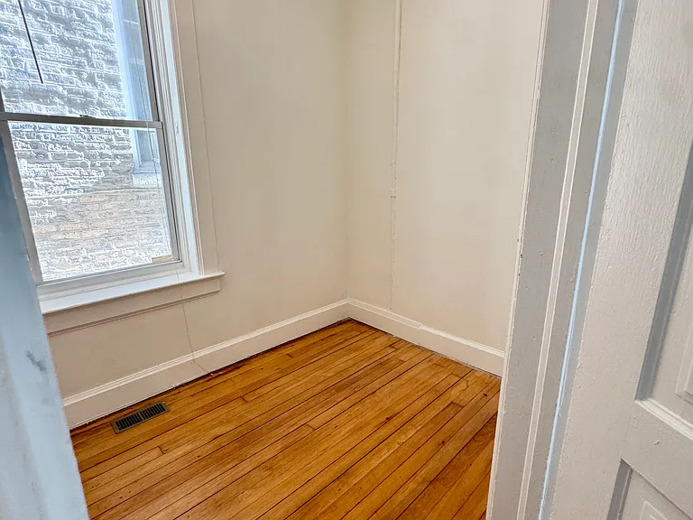 911 N Winchester Ave #1R — Photo 10