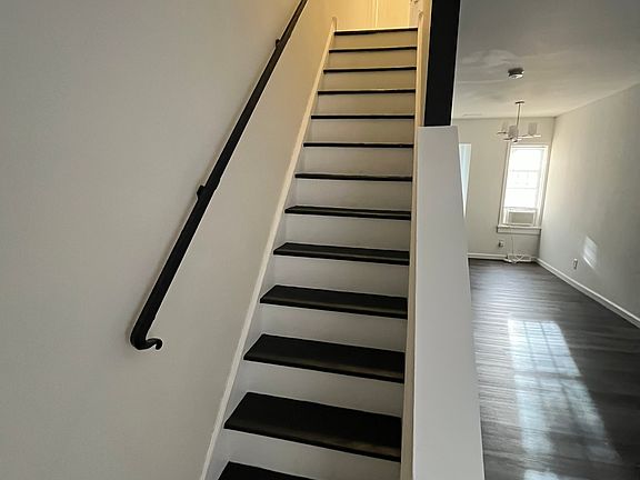 3rd image of 1814 W 5th St #1