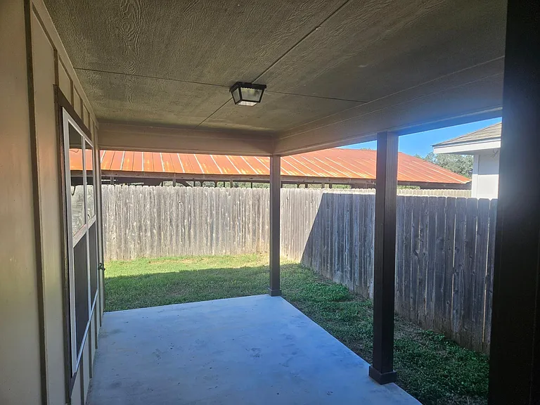 2608 Alamo St — Photo 16