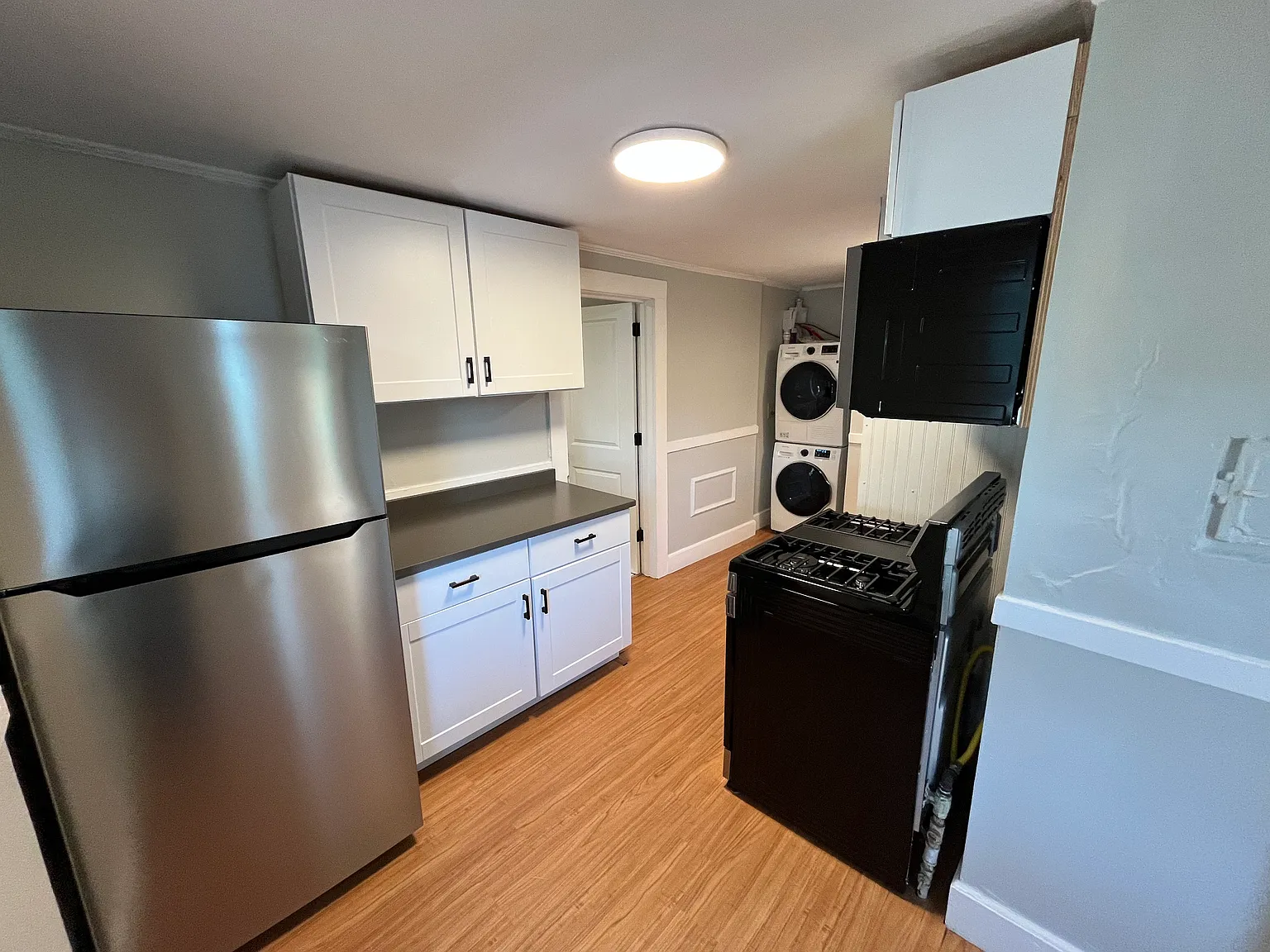 1 bed, 425 sqft, $2,350 — Photo 3