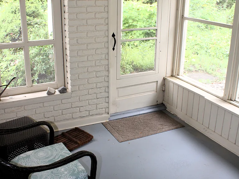 503 E Franklin St — Photo 3