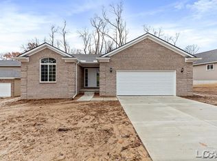 803 War Bonnet Dr, Tecumseh, MI