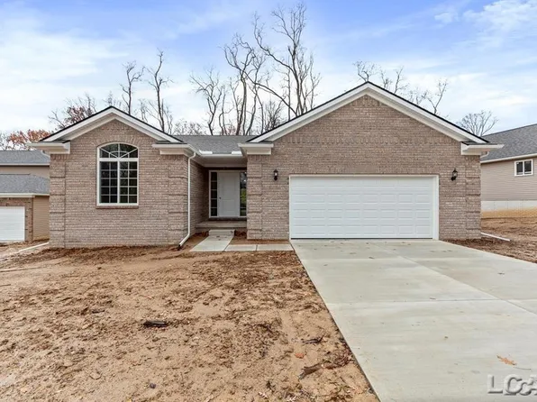 803 War Bonnet Dr, Tecumseh, MI 49286