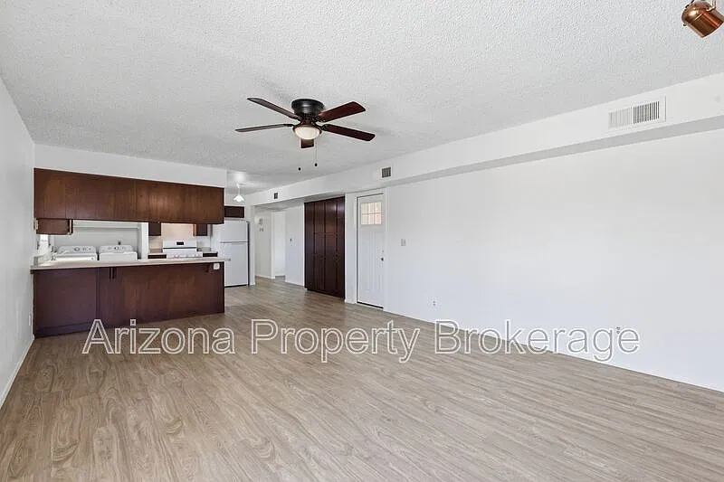3 bed, 2.0 bath, 1584 sqft, $1,995 — Photo 4