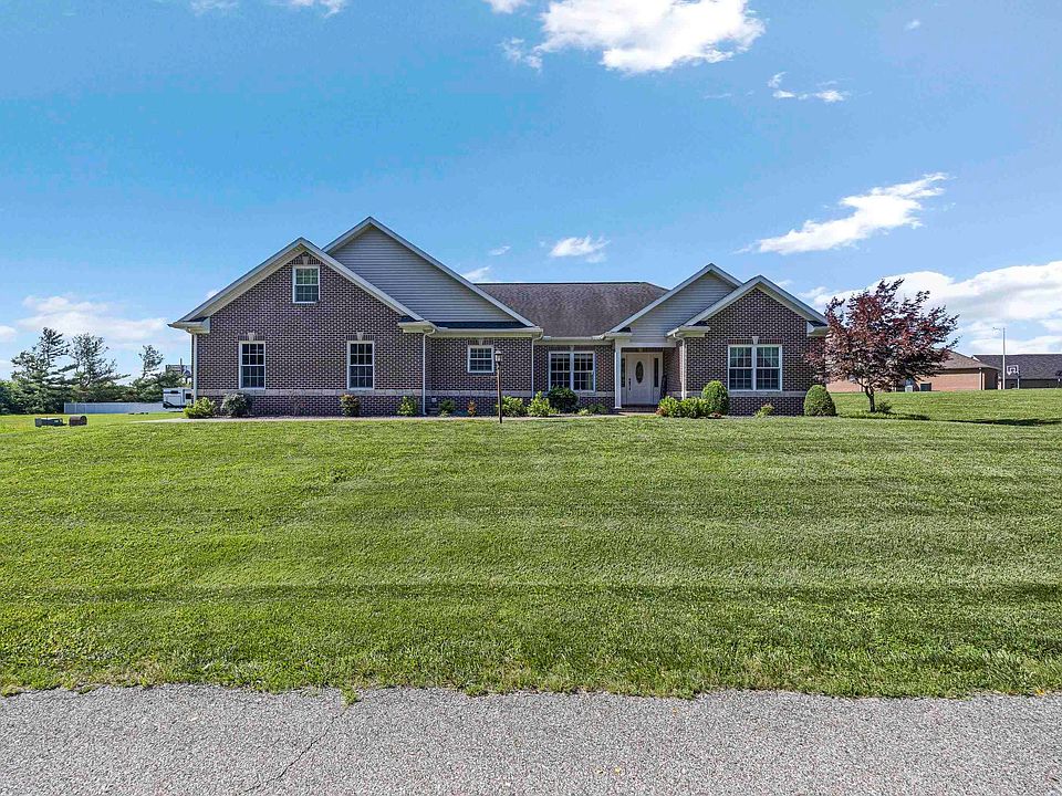 1st image of 807 Creek Dr