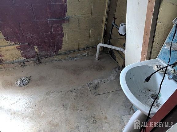 3rd image of 2 Darrow St
