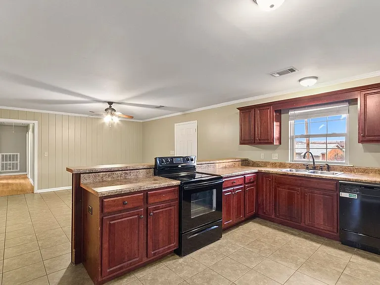 242 Cedar Crst — Photo 9