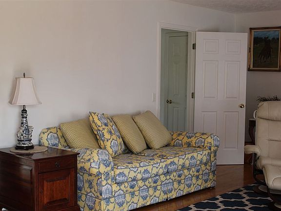 4th image of 118 W Lake Dr