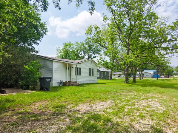 1207 W 6th St, Caldwell, TX 77836