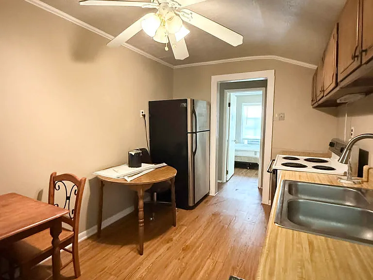 307 E Spring St #1 — Photo 6
