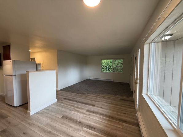 128 Lee Ave #1-8
