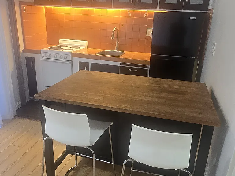 kitchen/dining area