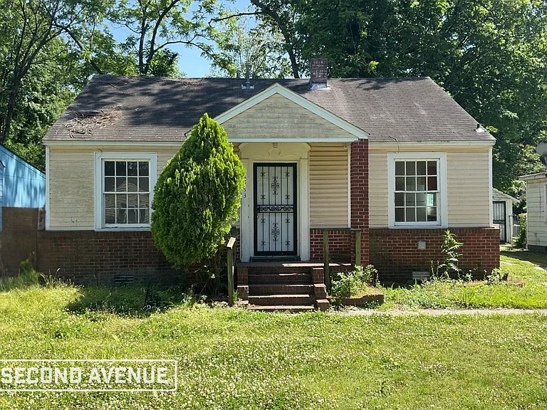 2753 Burns Ave — Photo 1