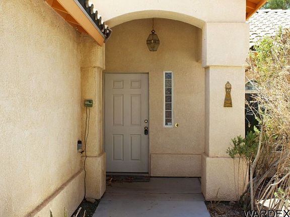 2nd image of 2002 E Hammer Ln