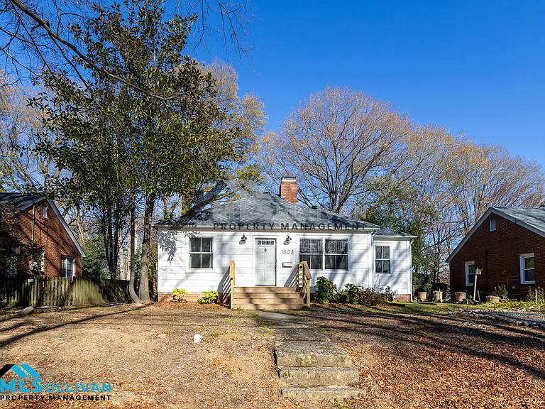 1803 Hillcrest Dr — Photo 2