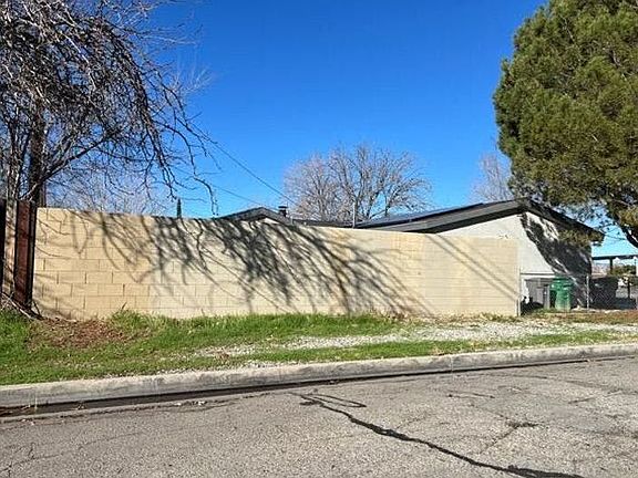 3rd image of 45469 Thornwood Ave