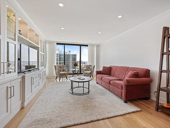 5th image of 1250 N Dearborn Pkwy #24E