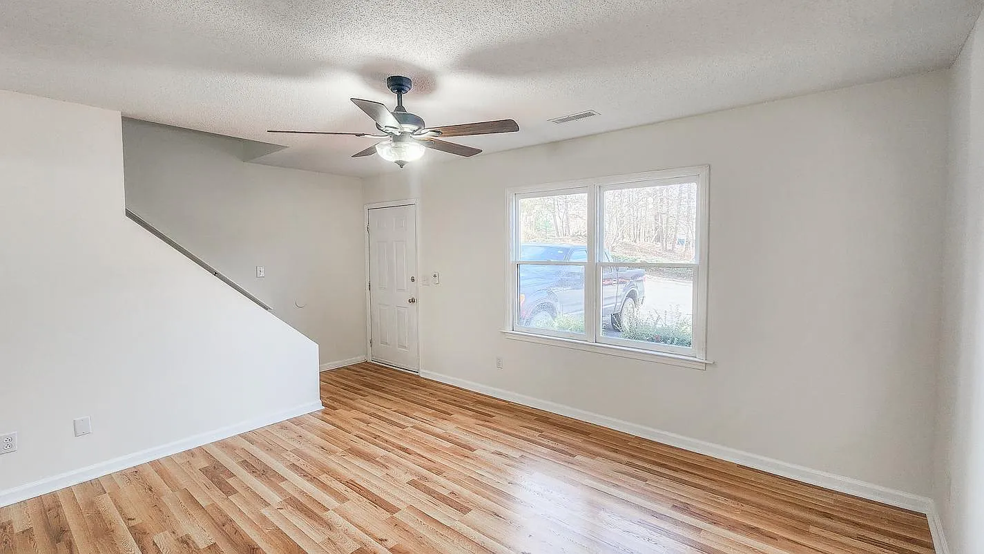 2 bed, $995 — Photo 3