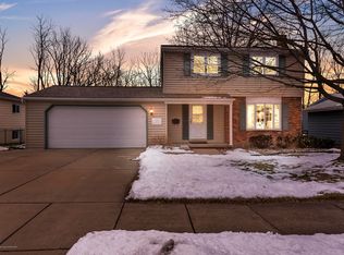 1928 Autumn Ln, Lansing, MI 48912