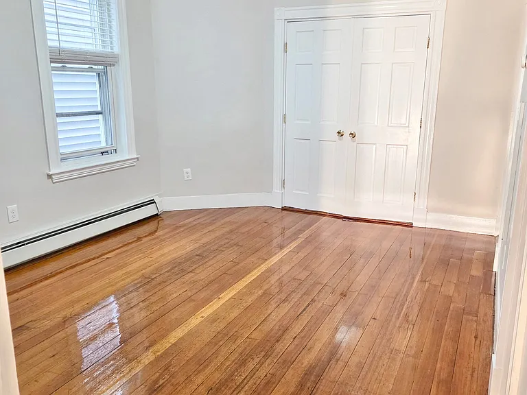 823 Saratoga St — Photo 6