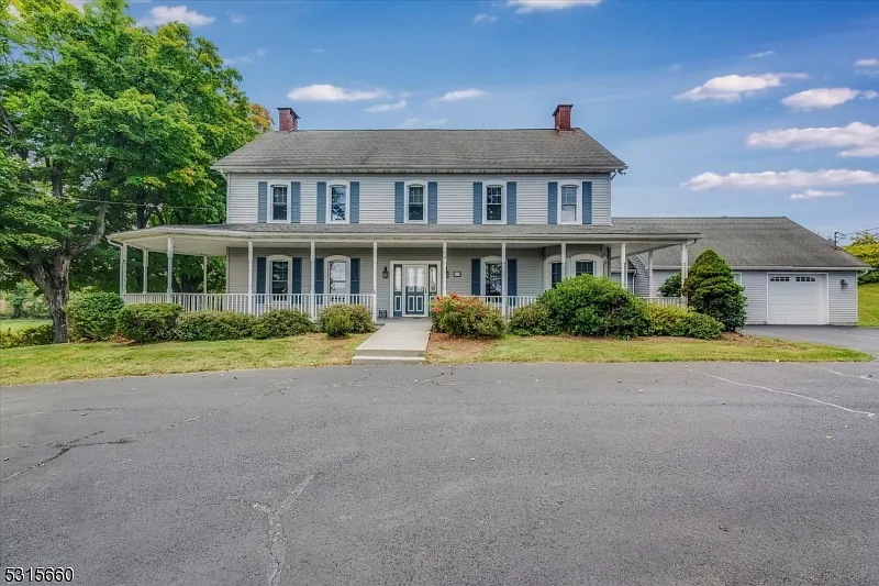 4 bed, 4.0 bath, $3,600 — Photo 3