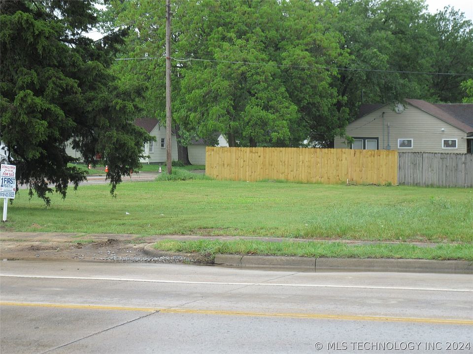 1st image of 1030 E Wyandotte Ave