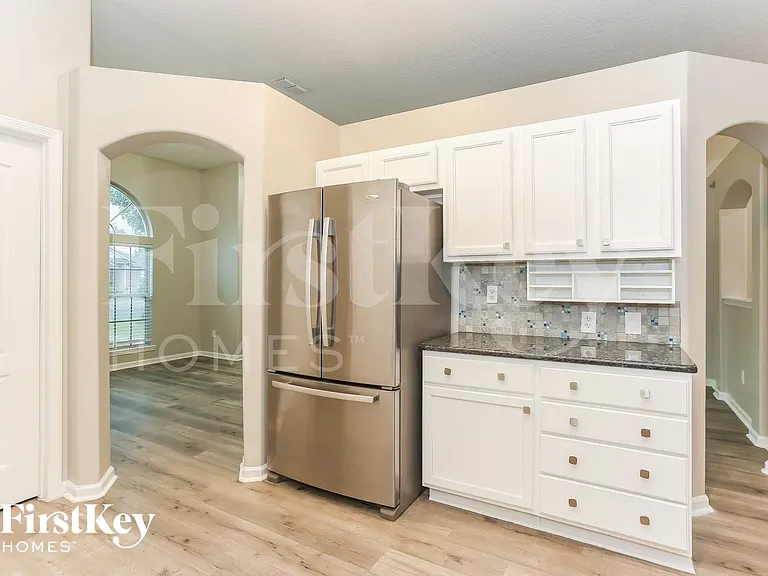 2444 Bentwater Dr W — Photo 9