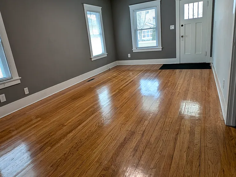 139 S Foster Ave — Photo 10