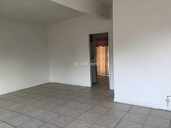 2nd image of 3696 Hilo Ave