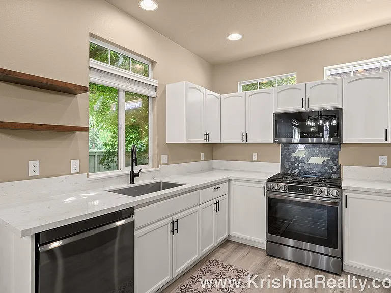 19405 SE 33rd St — Photo 10