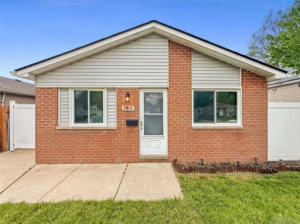 7912 Pine St, Taylor, MI 48180