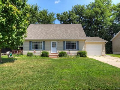 8972 Ash Dr, Whitmore Lake, MI, 48189