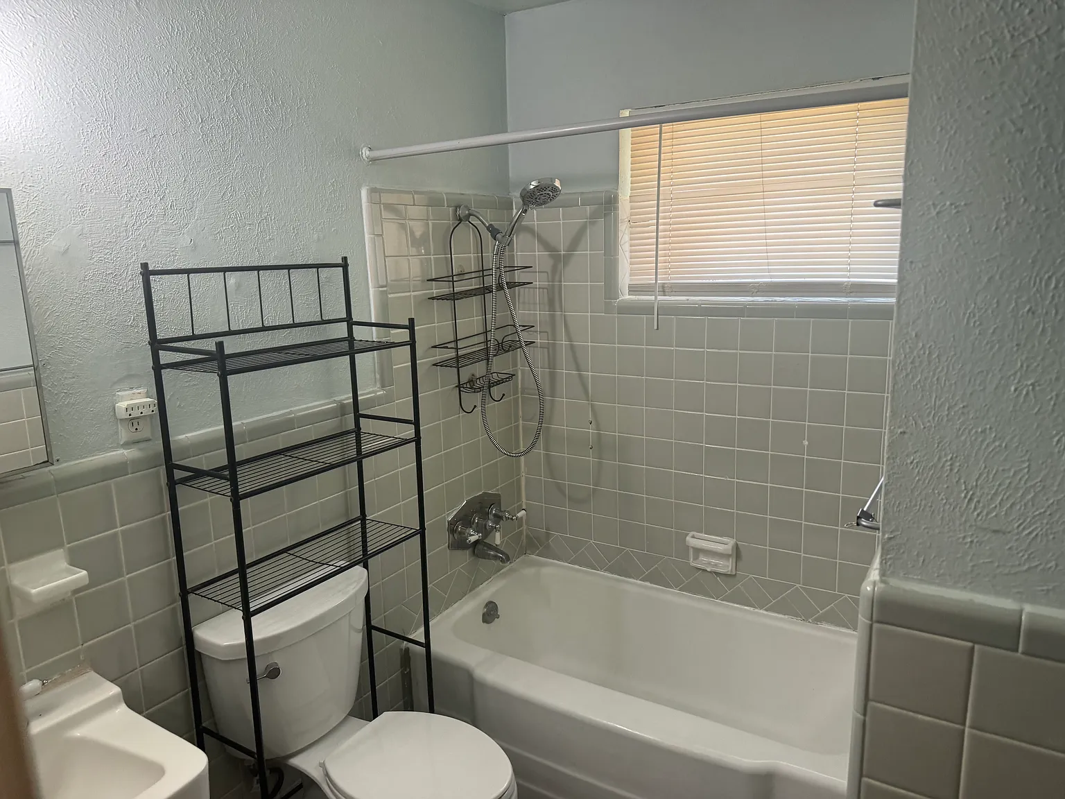 2 bed, 1000 sqft, $1,100 — Photo 2