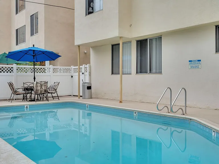 432 N Palm Dr — Photo 24