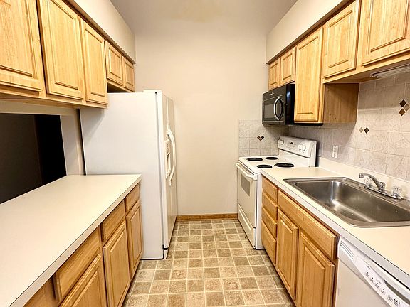 4th image of 15785 Lakeside Dr APT 5