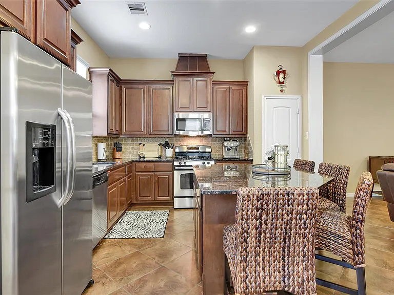 21 Cheswood Manor Dr — Photo 11
