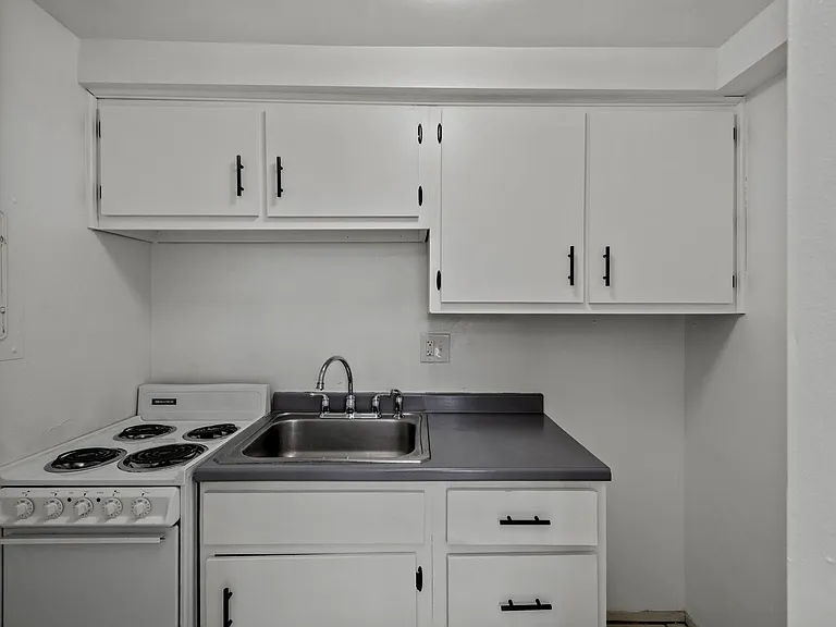 Penn Towers Apartments — Photo 17