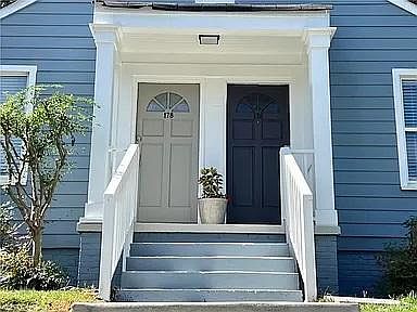 2nd image of 176 Park St SE #176