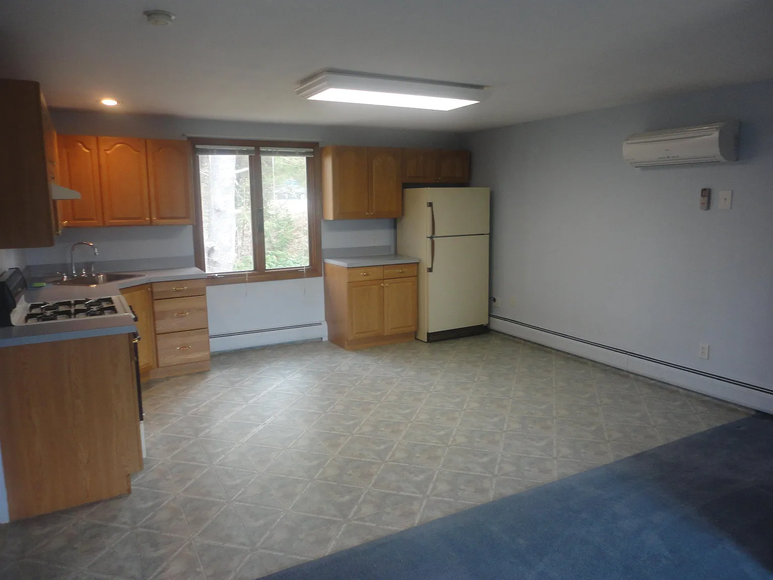 1 bed, 1.0 bath, 1096 sqft, $2,400 — Photo 2