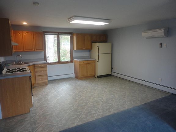 2nd image of 387 Main St #3